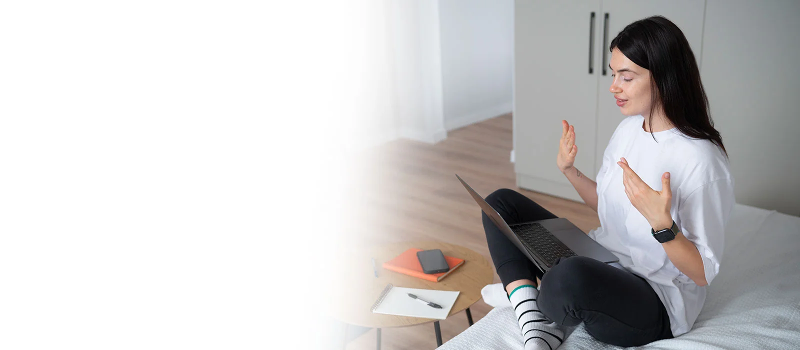 A lady feeling better with the help of online stress therapy